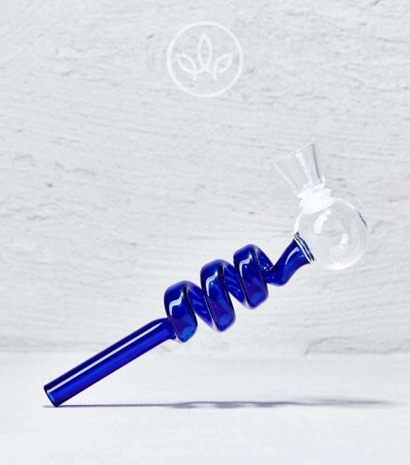 Glaspfeife geschwungen, Blau